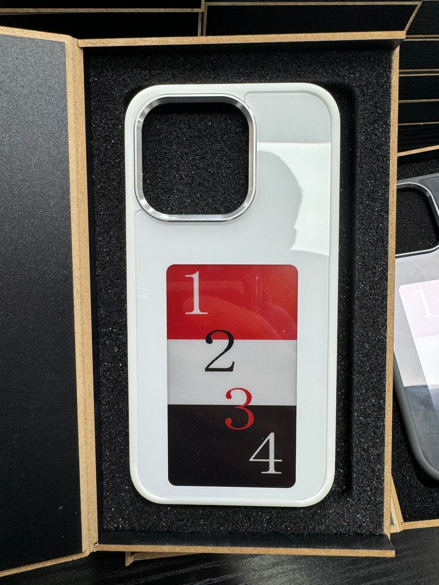 E-Ink Screen Smart Case – Personalized Battery-Free Display